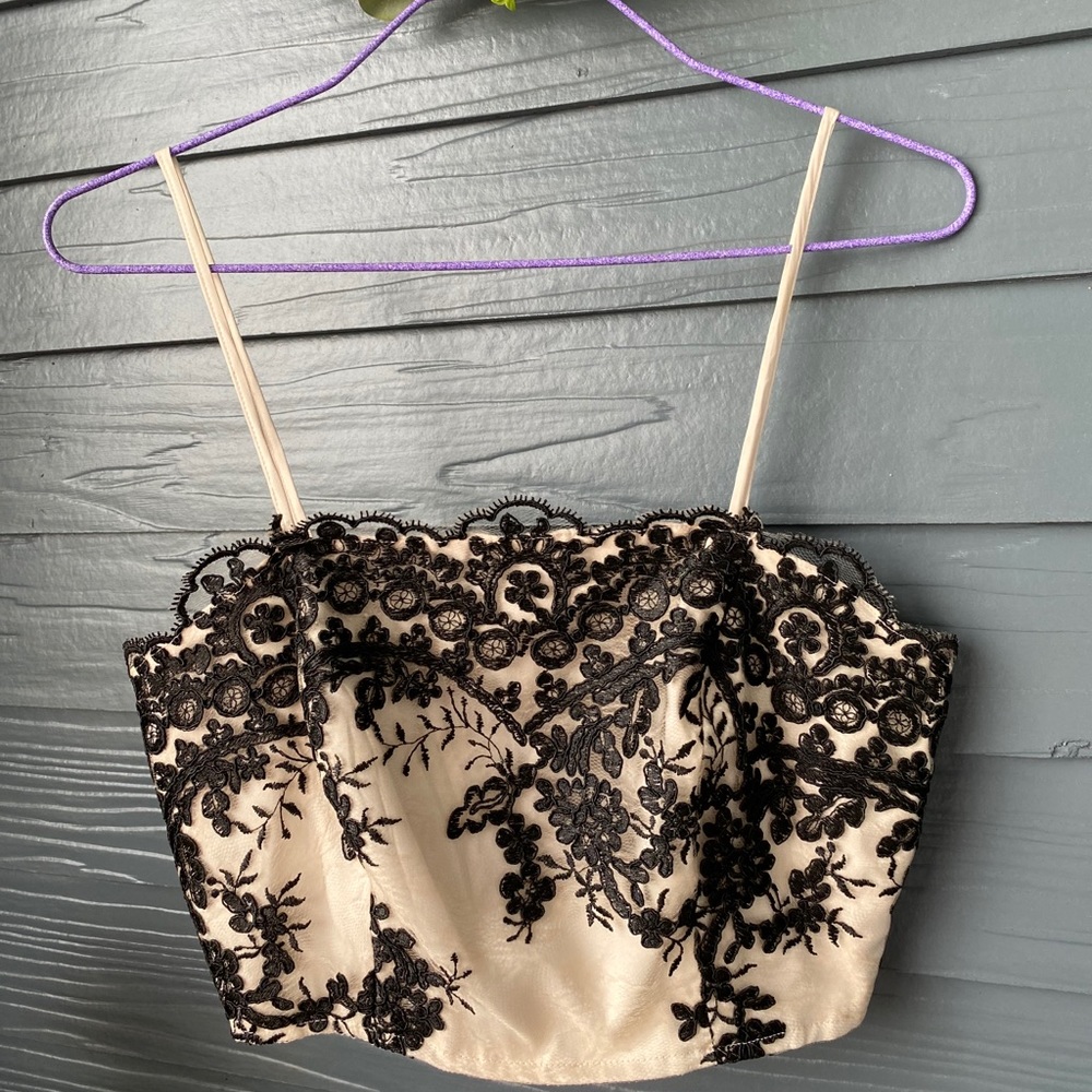 Forever 21 Cream and black lace crop top S